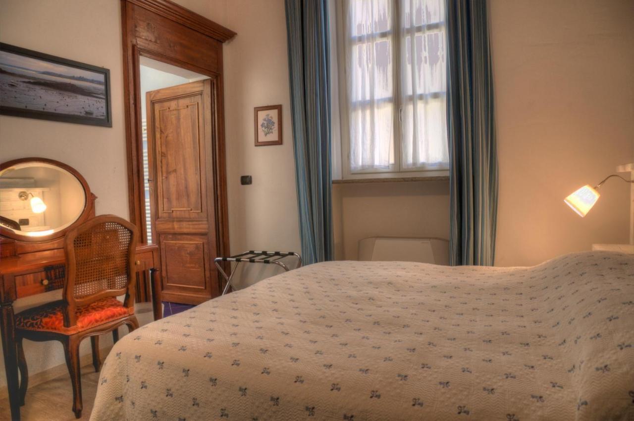 Domus Aurea Bed and Breakfast Saluzzo Δωμάτιο φωτογραφία